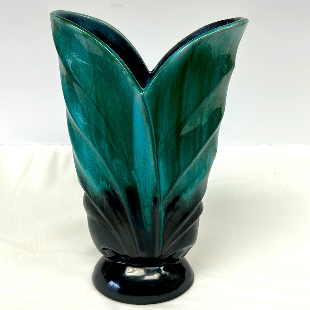Vintage 1970’s BLUE MOUNTAIN POTTERY drip glazed tall leaf shaped vase
